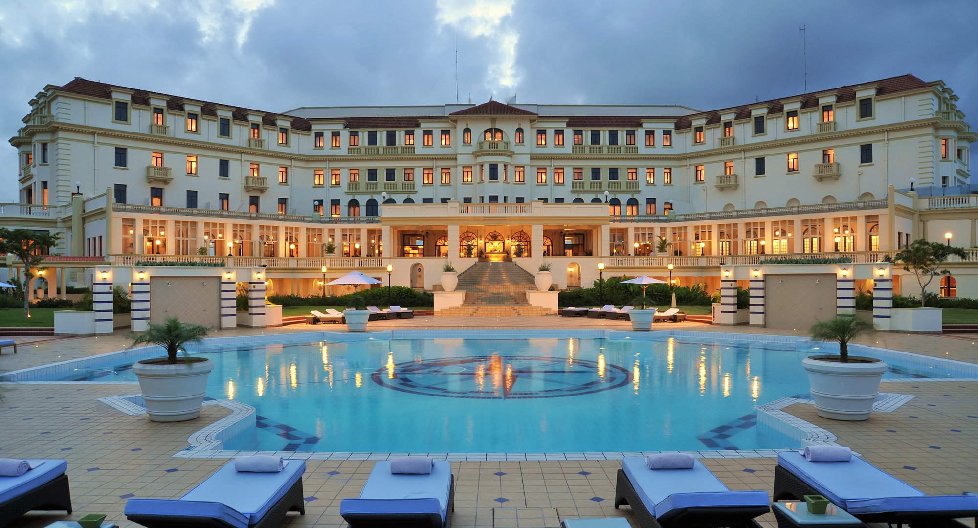 serena hotel live